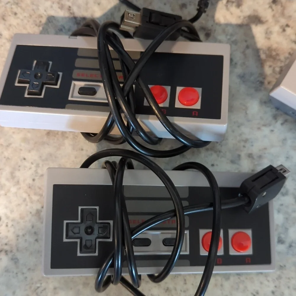Mini 8 Bit Retro‎ Video Game Console Built-In 621 Games